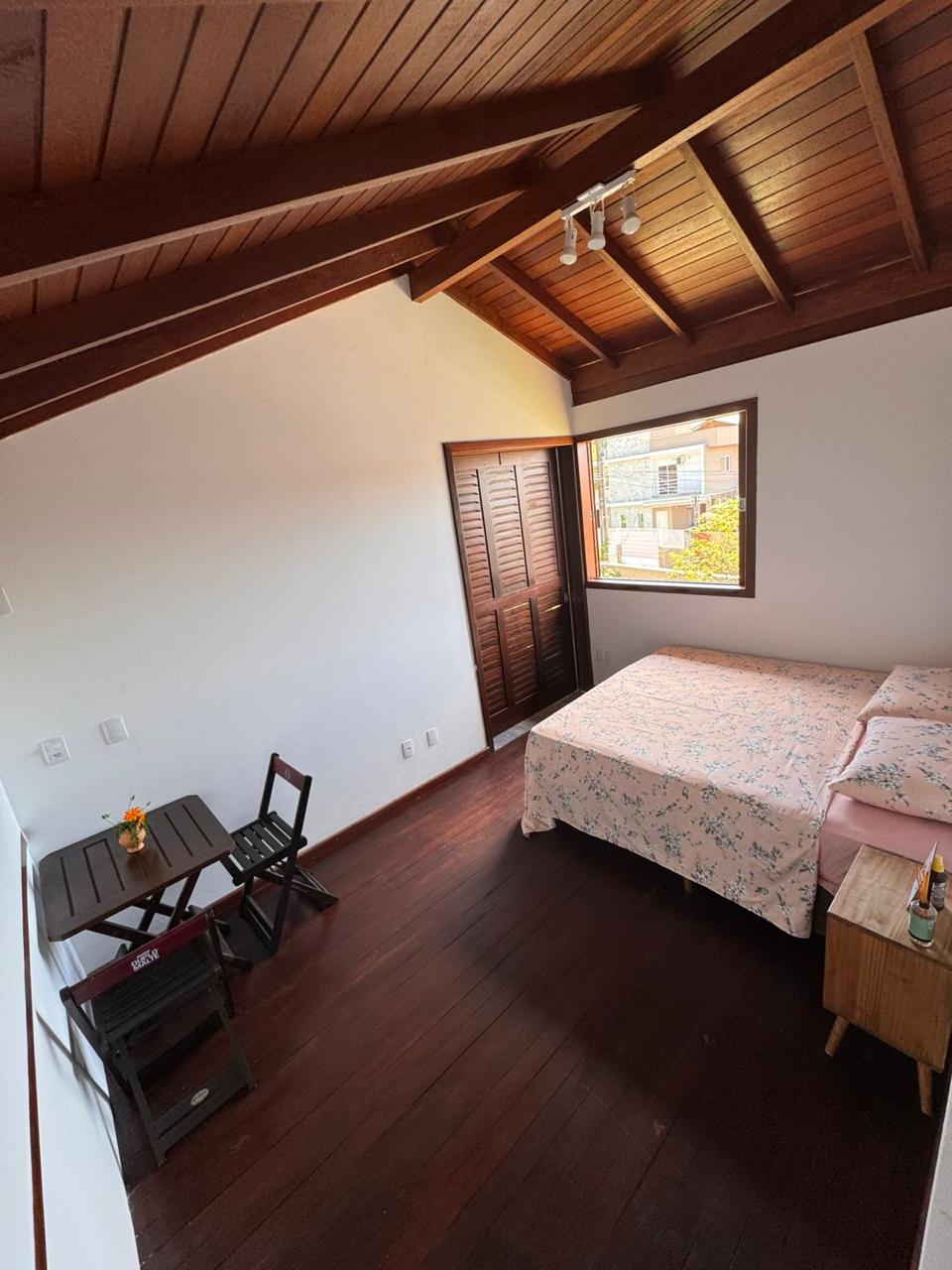Quarto privativo madeira